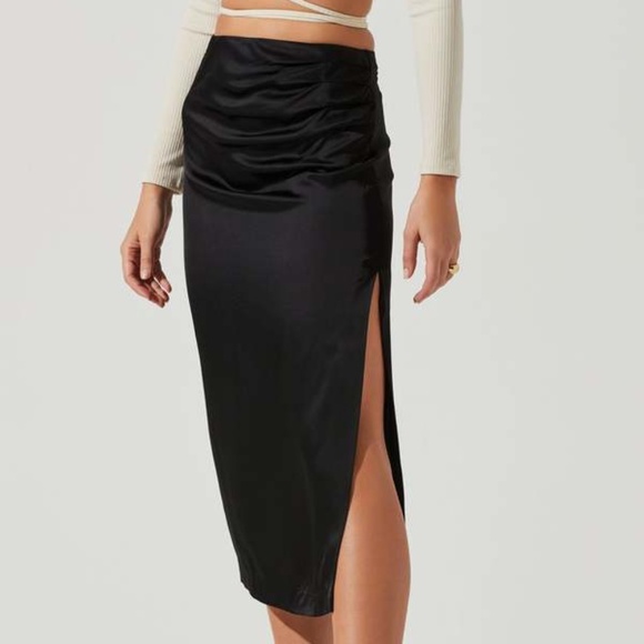NWT - Astr The Label Perry Satin High Slit Midi Skirt with Ruching at Waist - Picture 2 of 11